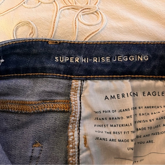 American Eagle Super Hi-Rise Next Level Stretch Jegging Button Front Size 4 - Picture 9 of 16